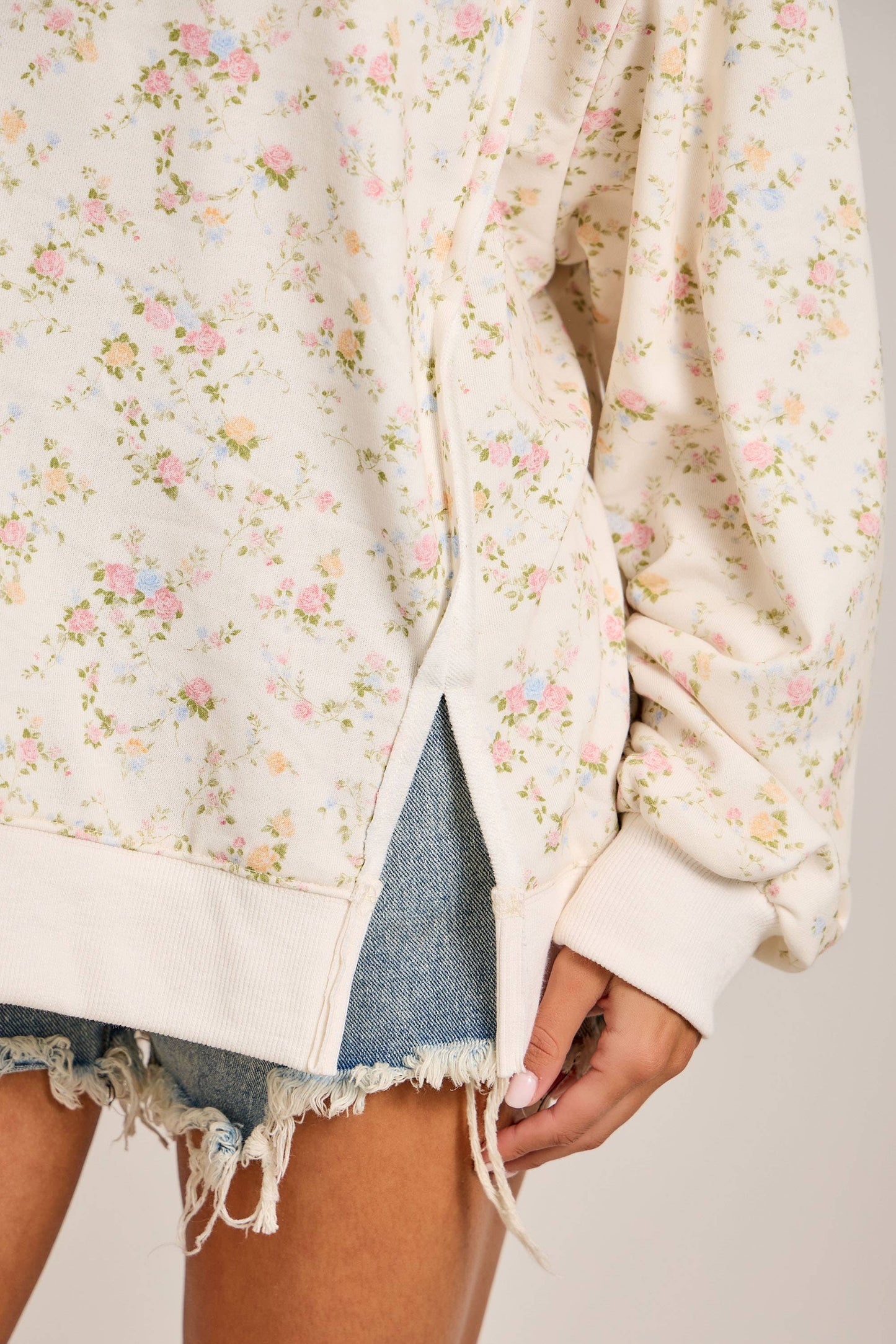 Ivory Floral Print Sweatshirt with Relaxed Fit: IVORY