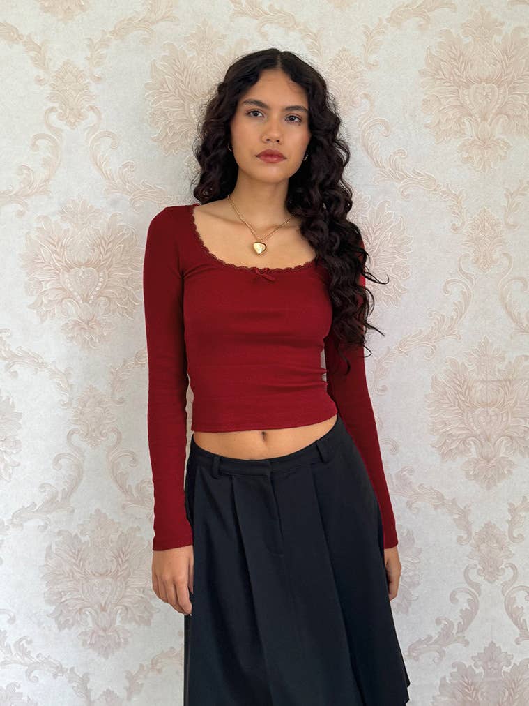 Slimming Lace Patchwork U-Neck Top: Red