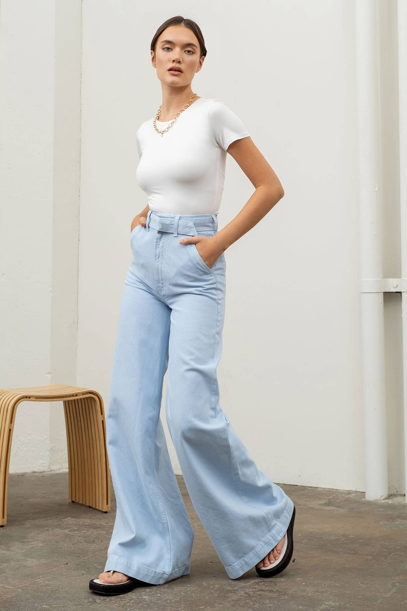 REVERSIBLE ROUND NECK SHORT SLEEVE CROP TOP: WHITE