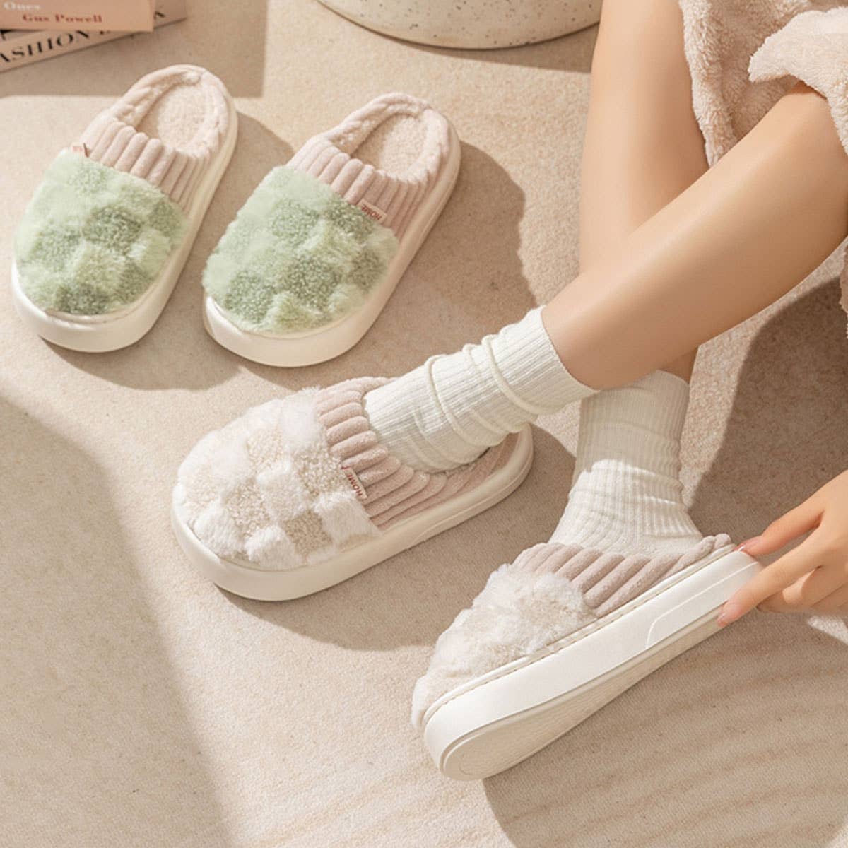 CHECKERED FUZZY WARMIES SLIPPERS_CWSHS0270: White / (6) 1