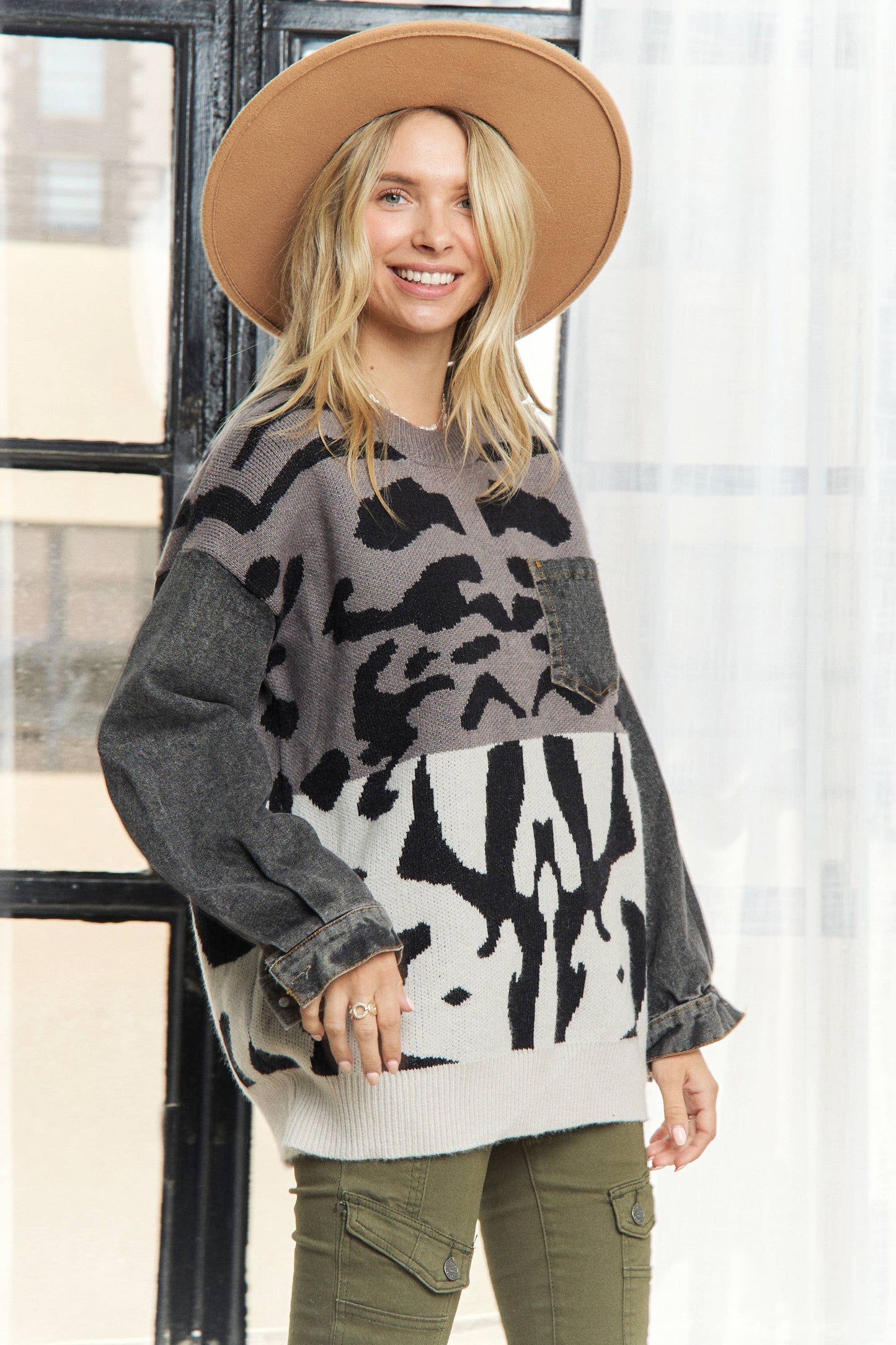 LESW3857-SHOWCASES ANIMAL PRINT SWEATER: BROWN(OLIVE) / ONE