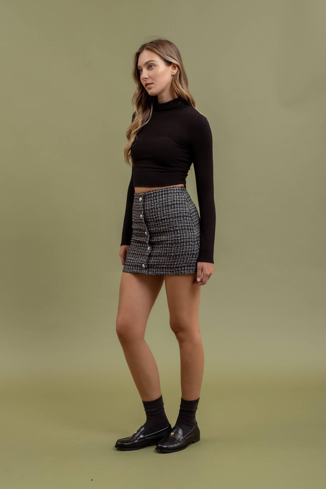 DRAPE TURTLENECK CROPPED KNIT SWEATER: BROWN