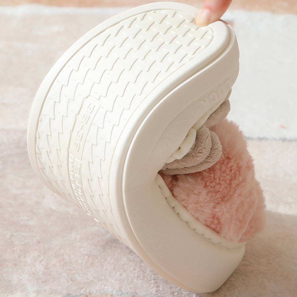 CHECKERED FUZZY WARMIES SLIPPERS_CWSHS0270: White / (6) 1