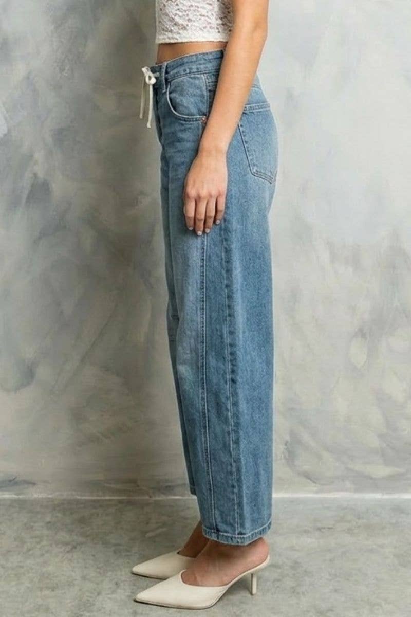 HIGH RISE RELAXED BARREL JEANS: MEDIUM WASH
