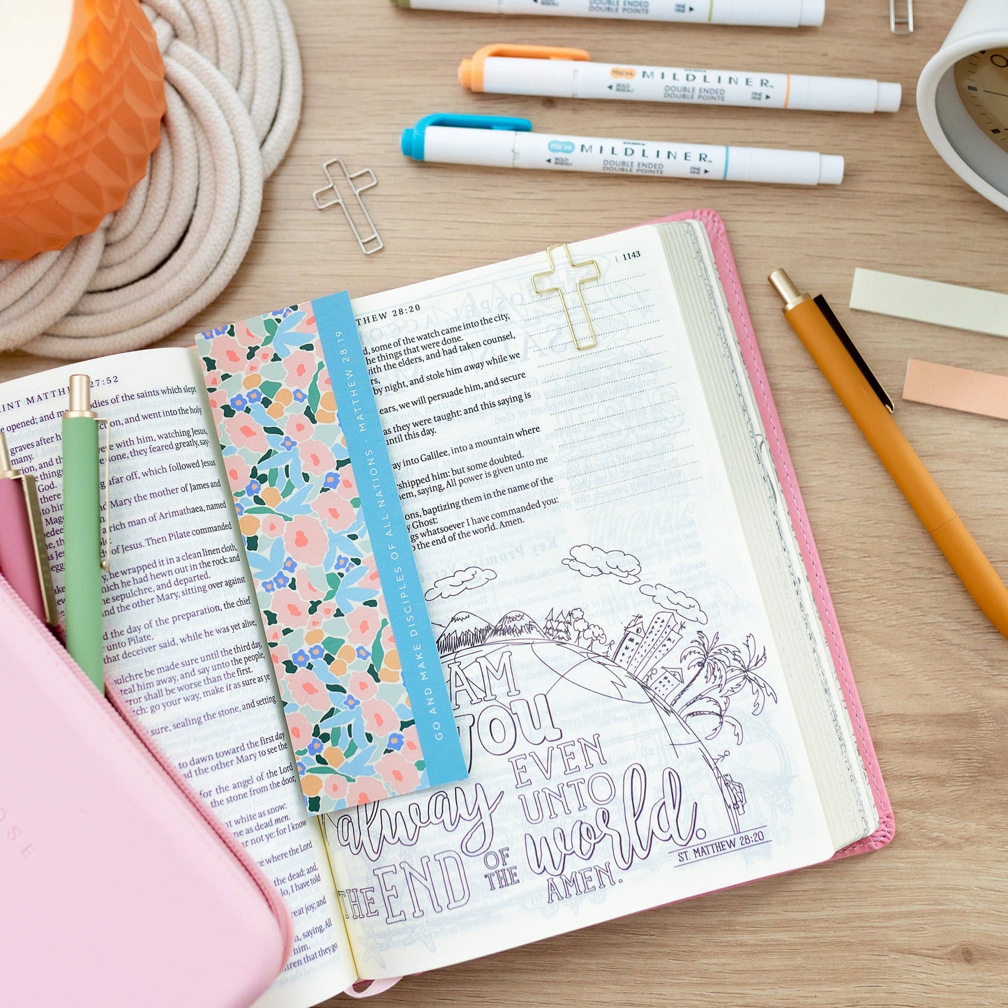 Bookmark + Cross Paper Clips: Bookmark + Cross Paper Clips