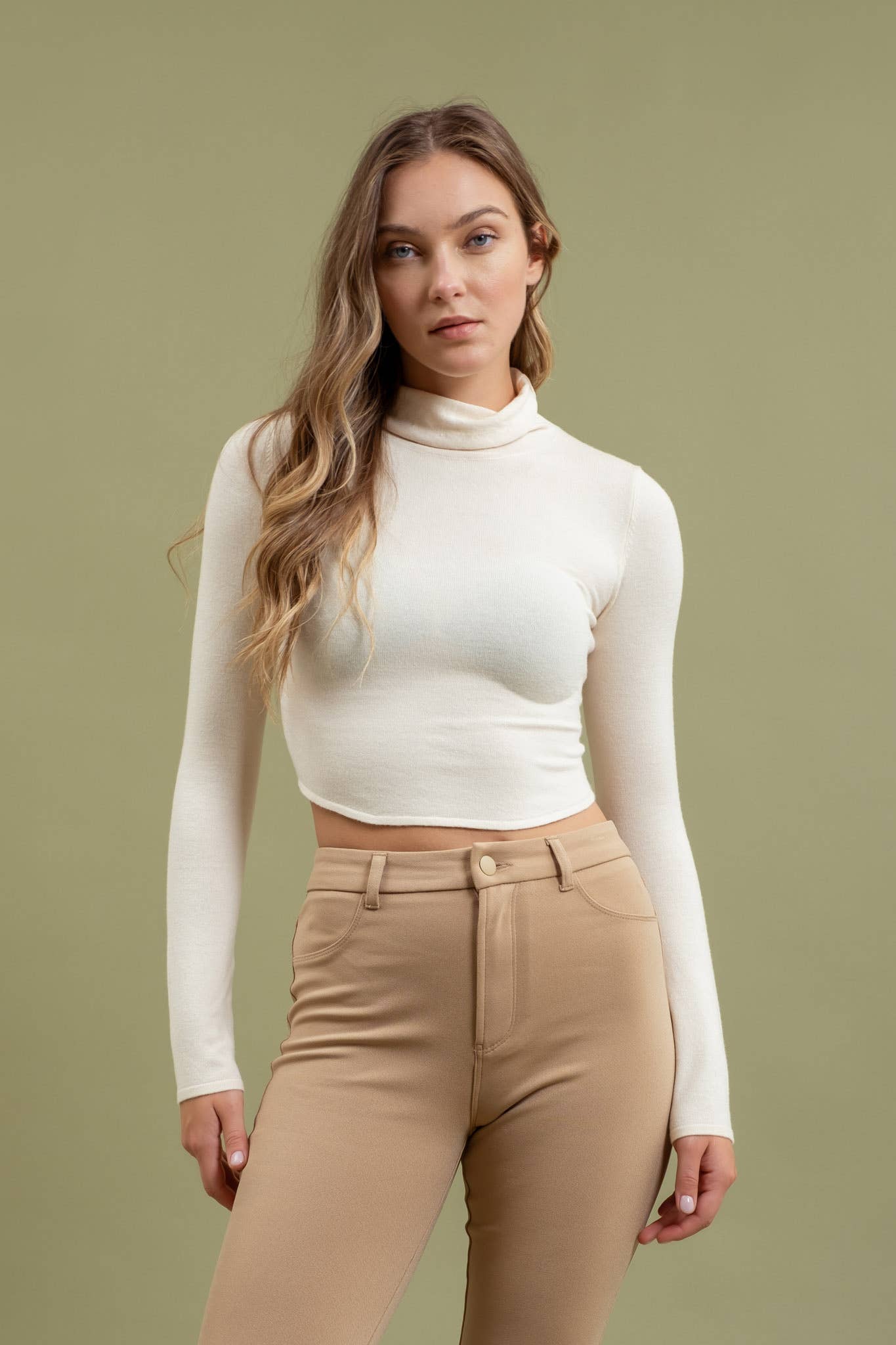 DRAPE TURTLENECK CROPPED KNIT SWEATER: BROWN
