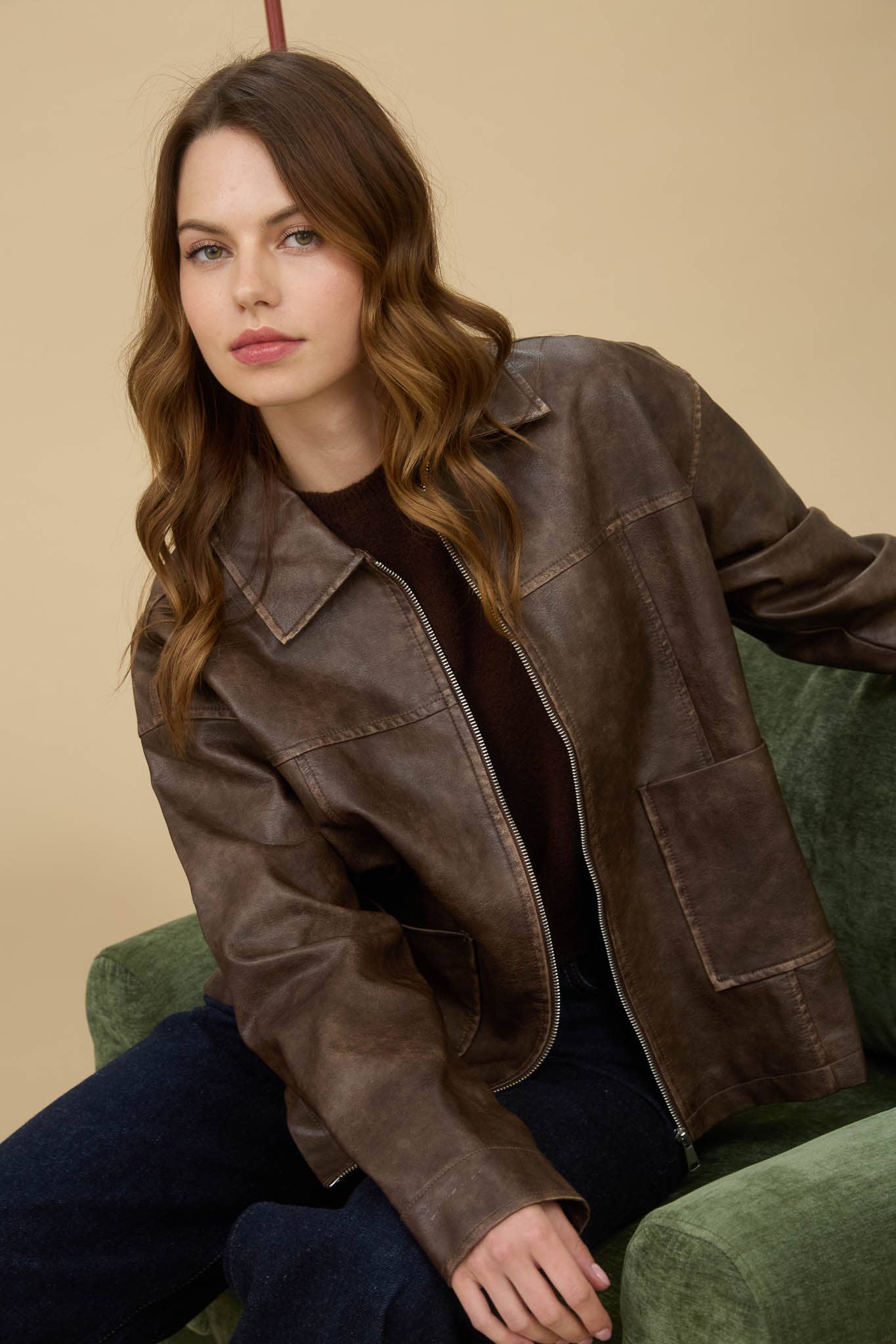 WASHED FAUX LEATHER COLLARED ZIP-UP JACKET : BROWN