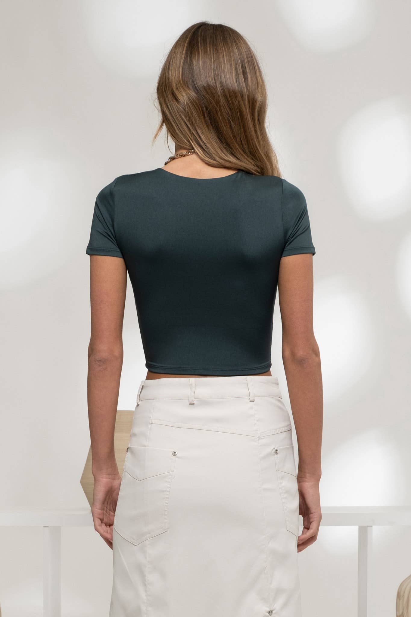 REVERSIBLE ROUND NECK SHORT SLEEVE CROP TOP: WHITE