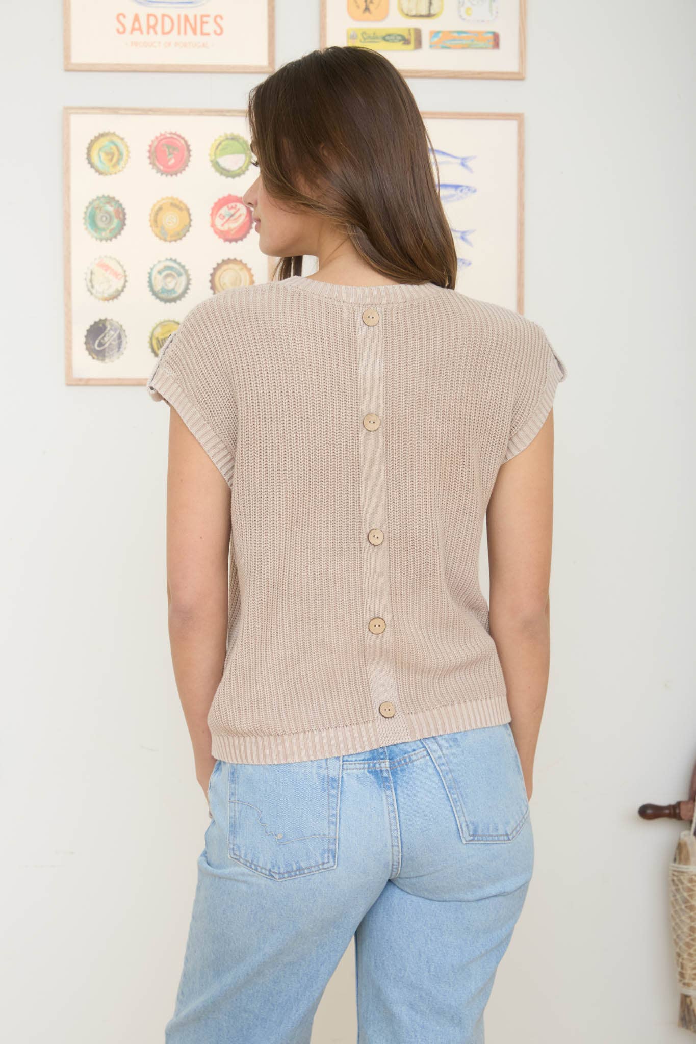 ACID WASHED TAB SLEEVE BACK BUTTON KNIT TOP: LIGHT GREEN