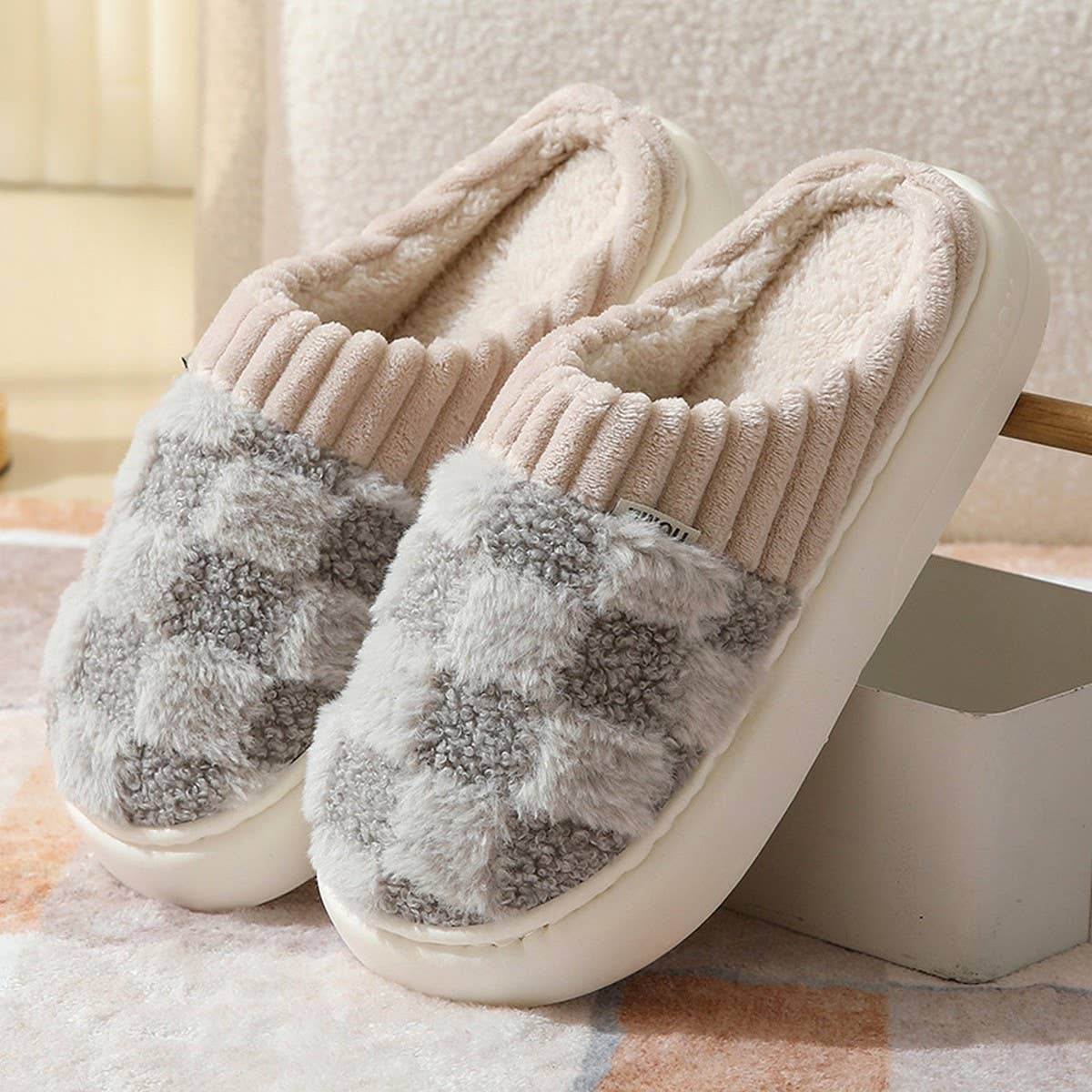 CHECKERED FUZZY WARMIES SLIPPERS_CWSHS0270: COFFEE / (10) 1