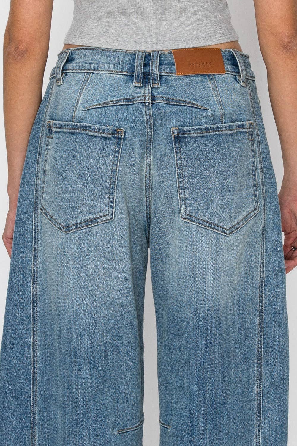 HIGH RISE RELAXED BARREL JEANS: MEDIUM WASH