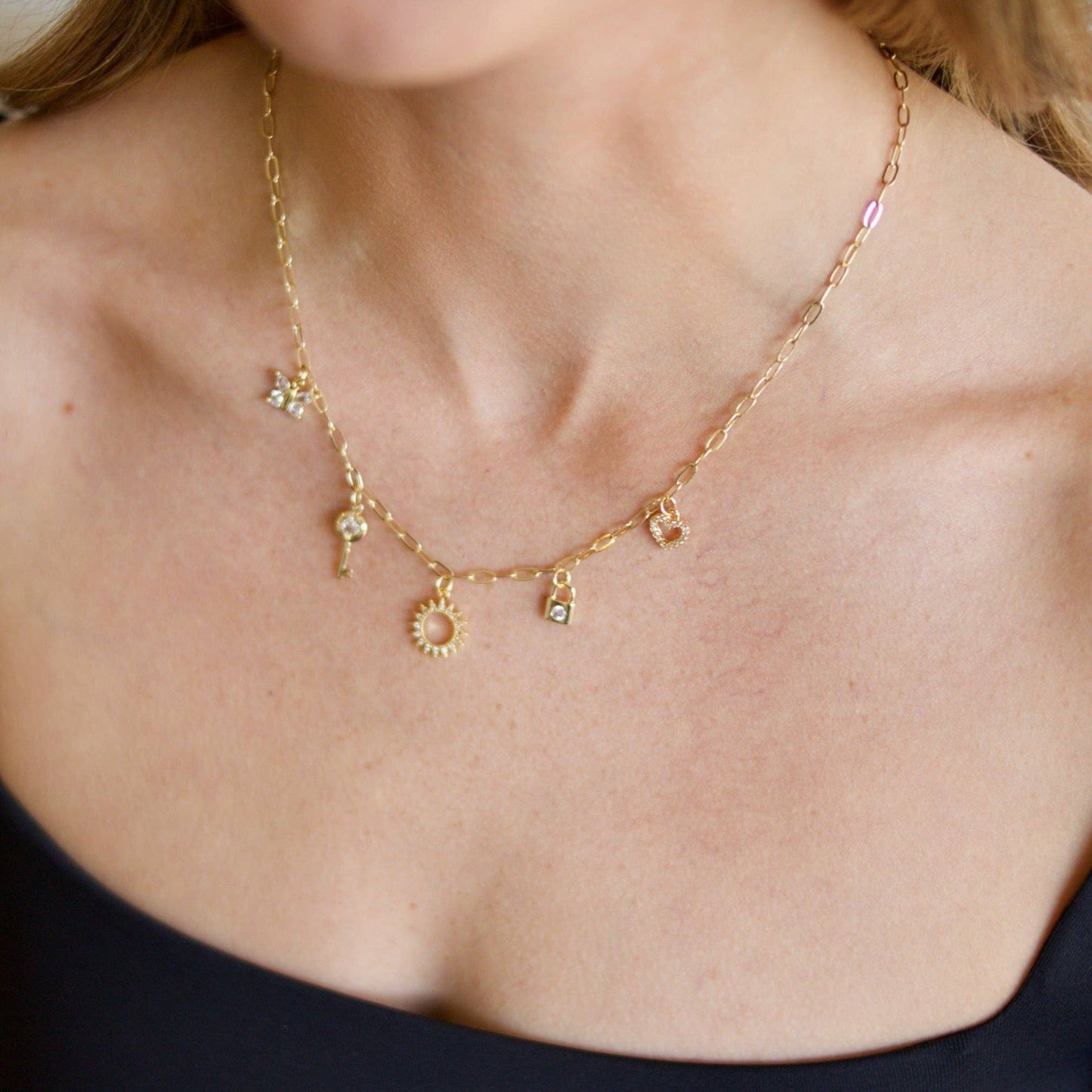 Charming Necklace: Cross