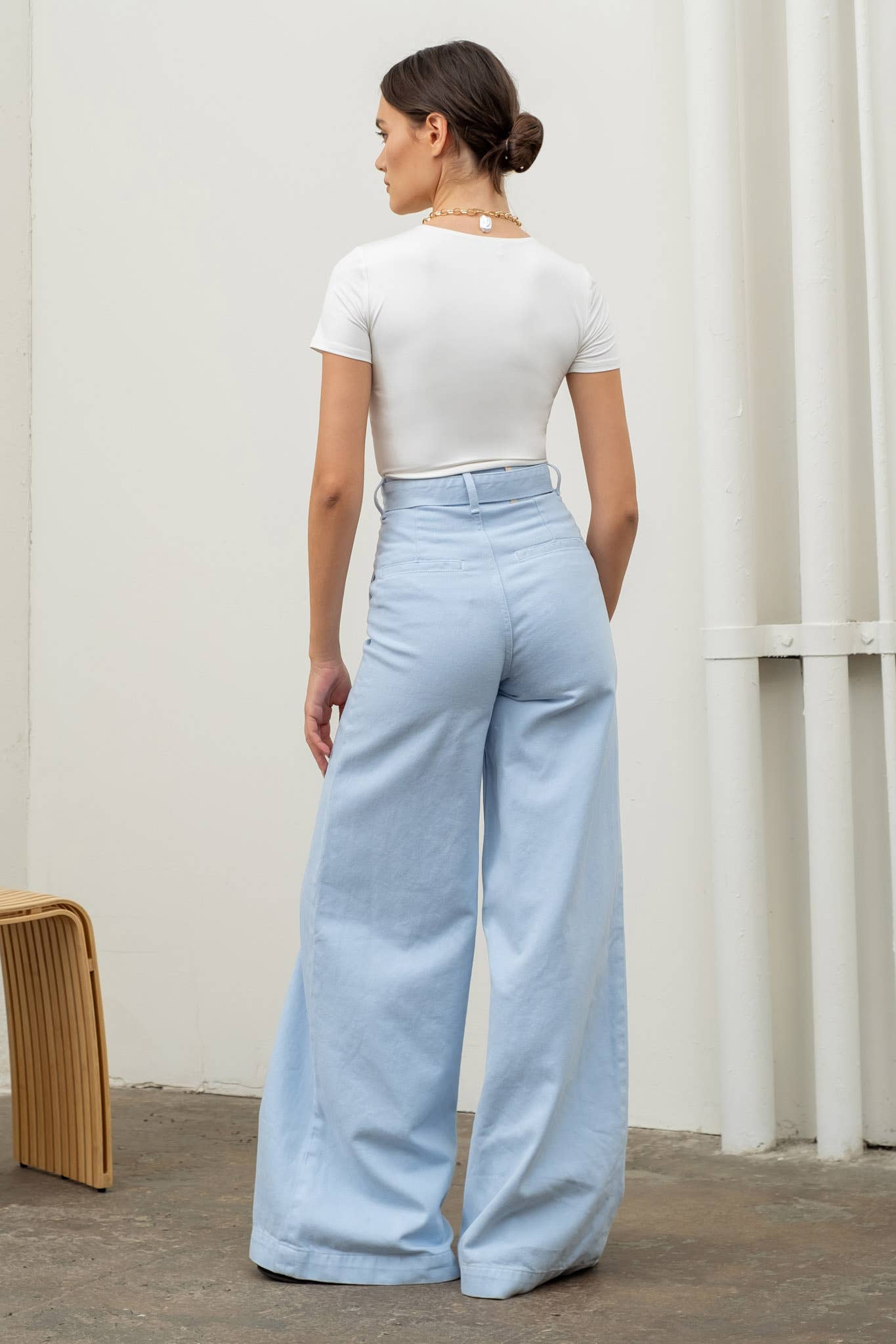 REVERSIBLE ROUND NECK SHORT SLEEVE CROP TOP: WHITE